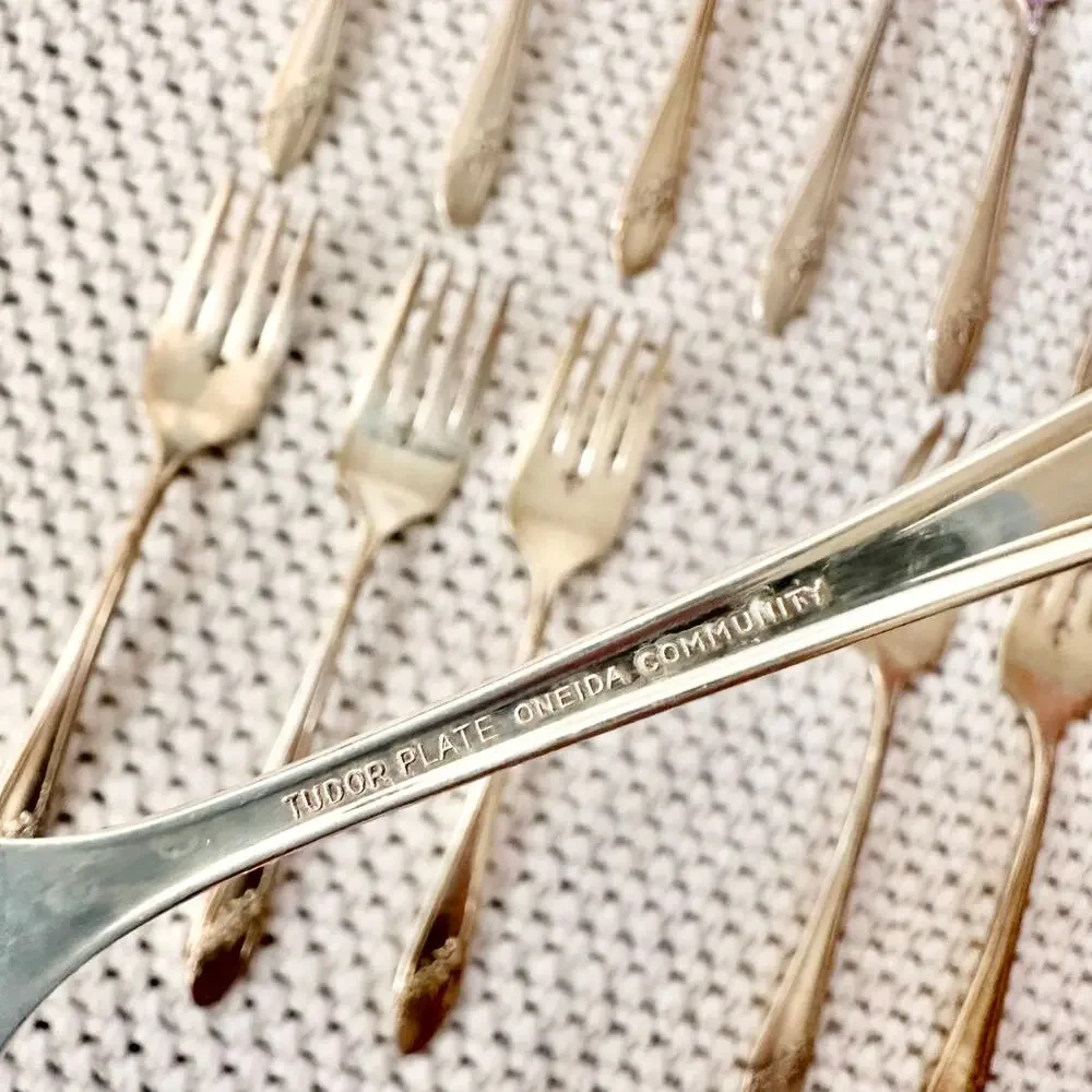 Oneida Tudor Plate Queen Bess Set of 12 Replacement Salad Forks Flatware 6.5